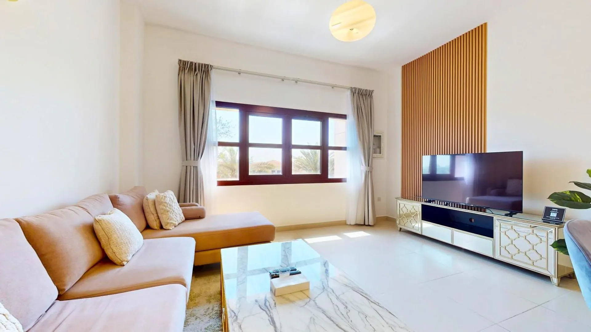 Vibrant Getaway 1Br Furnished - Near Golf Course Apartment Dubai