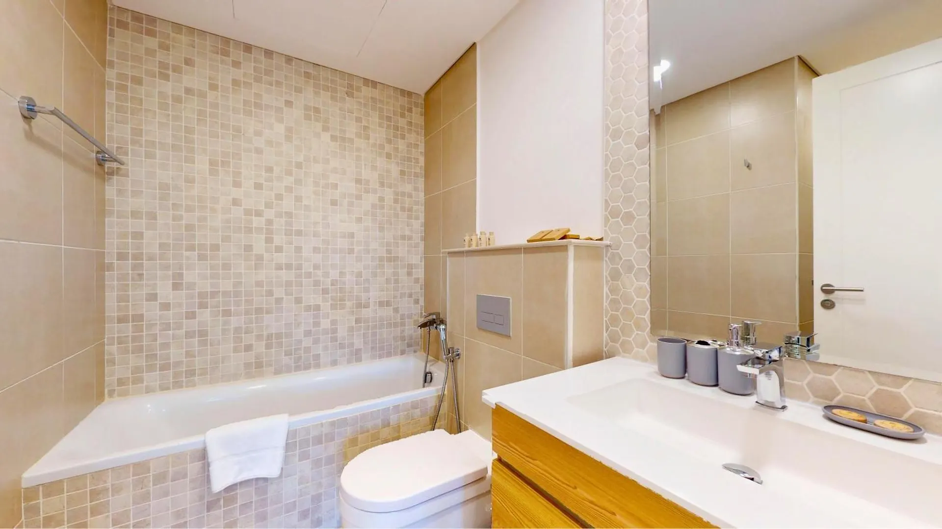 Apartament Vibrant Getaway 1Br Furnished - Near Golf Course Dubaj